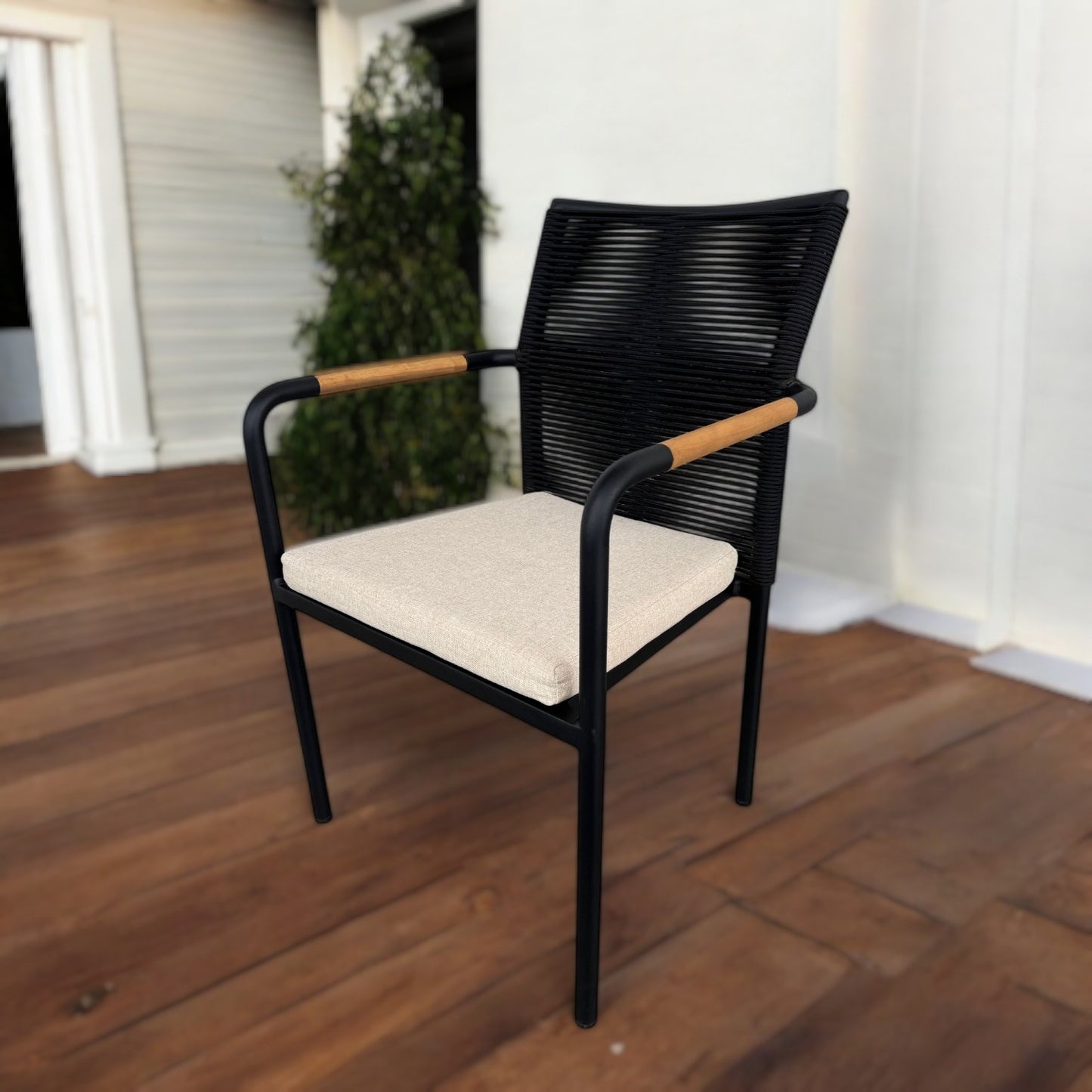 KEDIRI-SKANÖR Outdoor Dining Set | 1 Round Table + 4 Armchairs
