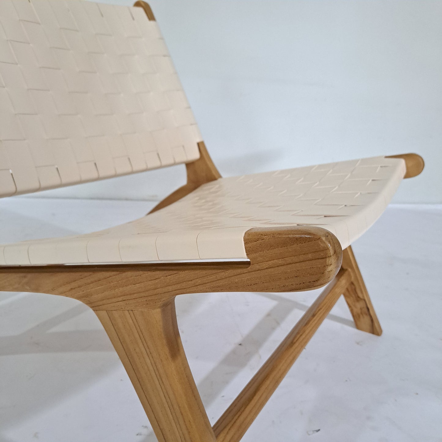 ARJUNO Relaxing Chair | Beige - Pre Order