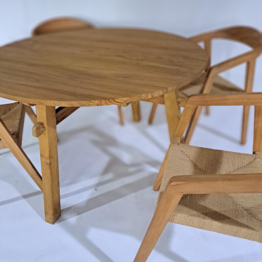 SEMARANG Outdoor Dining Set | 1 Round Table (Teak Wood) with 4 Armchair