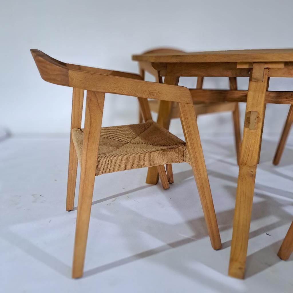 SEMARANG Outdoor Dining Set | 1 Round Table (Teak Wood) with 4 Armchair