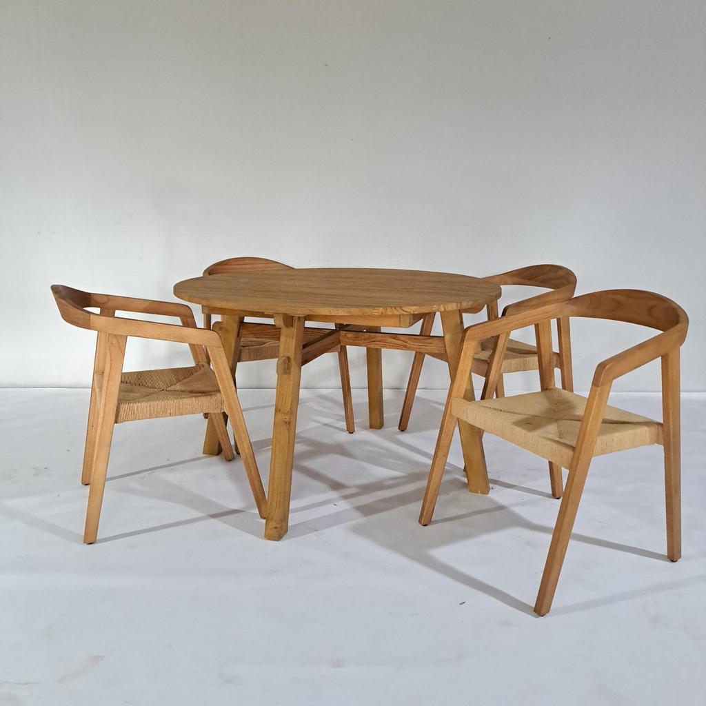 SEMARANG Outdoor Dining Set | 1 Round Table (Teak Wood) with 4 Armchair