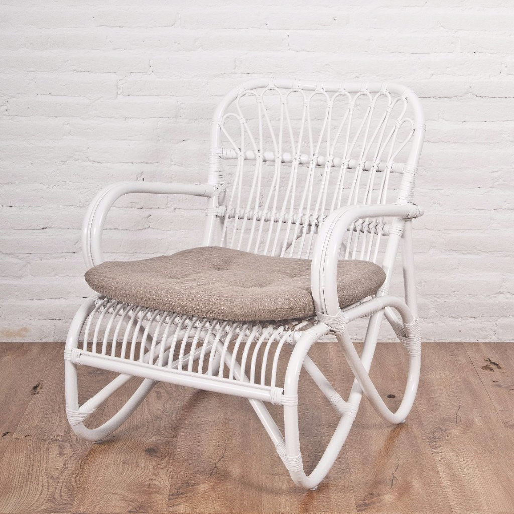 Maya rattan lounger chair, white with cushion