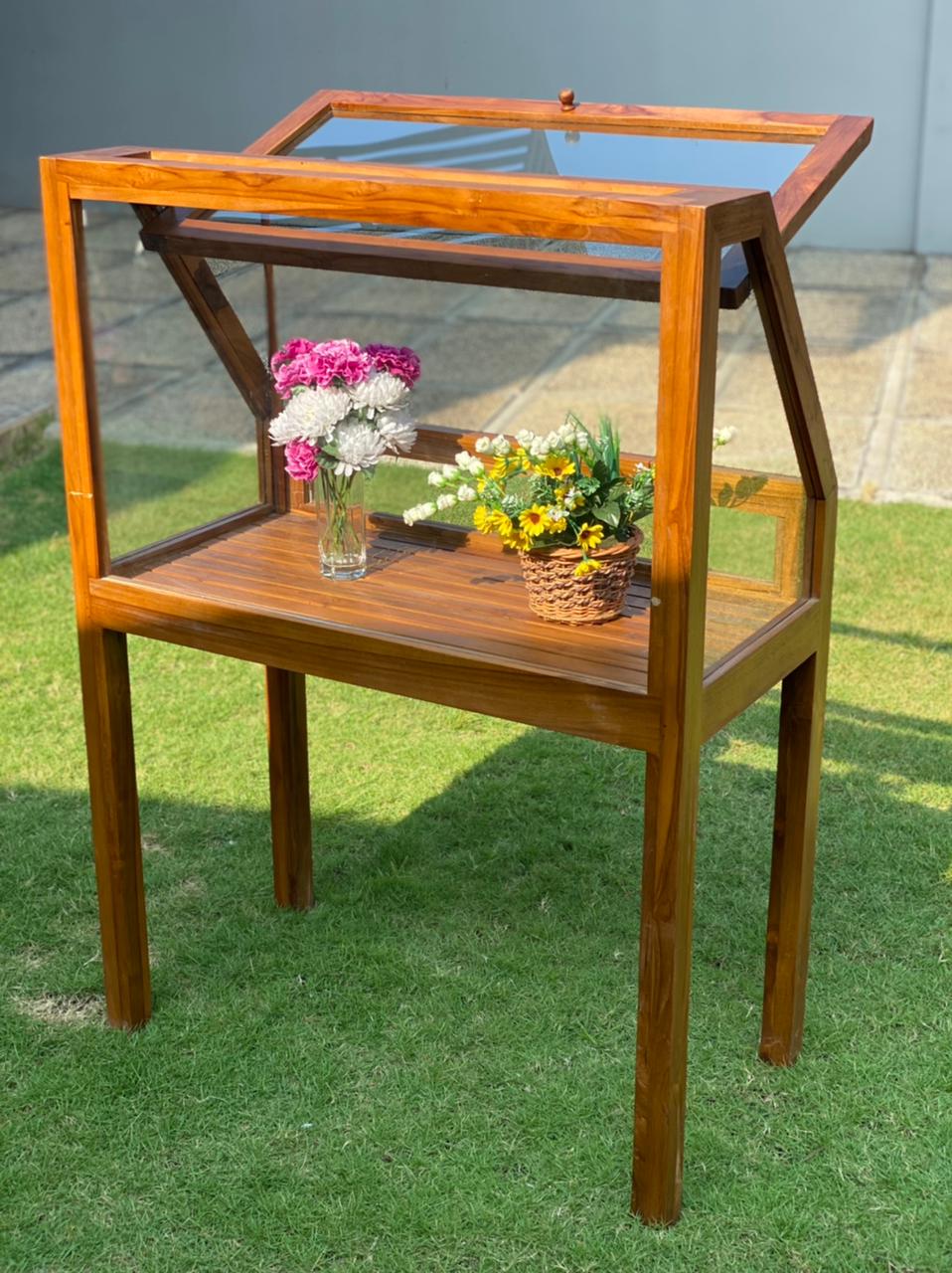 BASIL Greenhouse Table