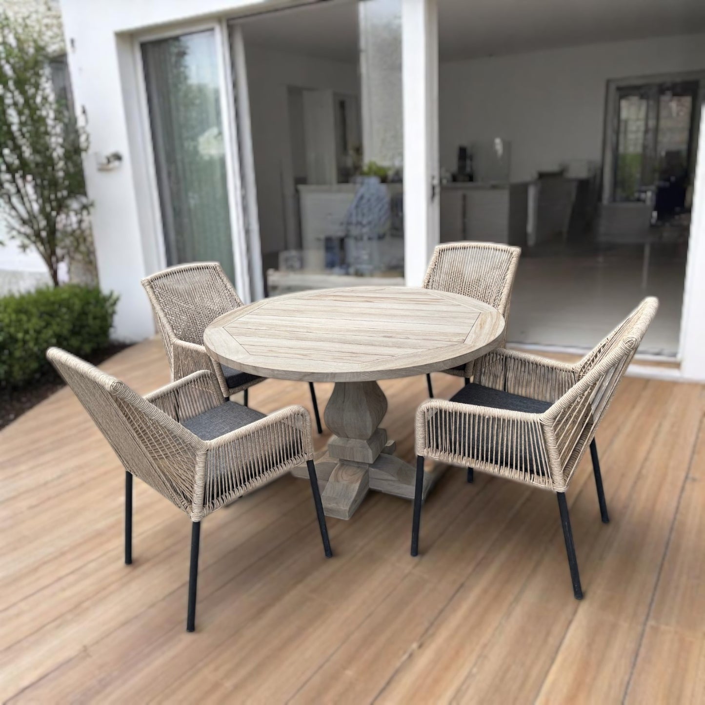 RHODE ISLAND Round Dining Table | Teak Wood