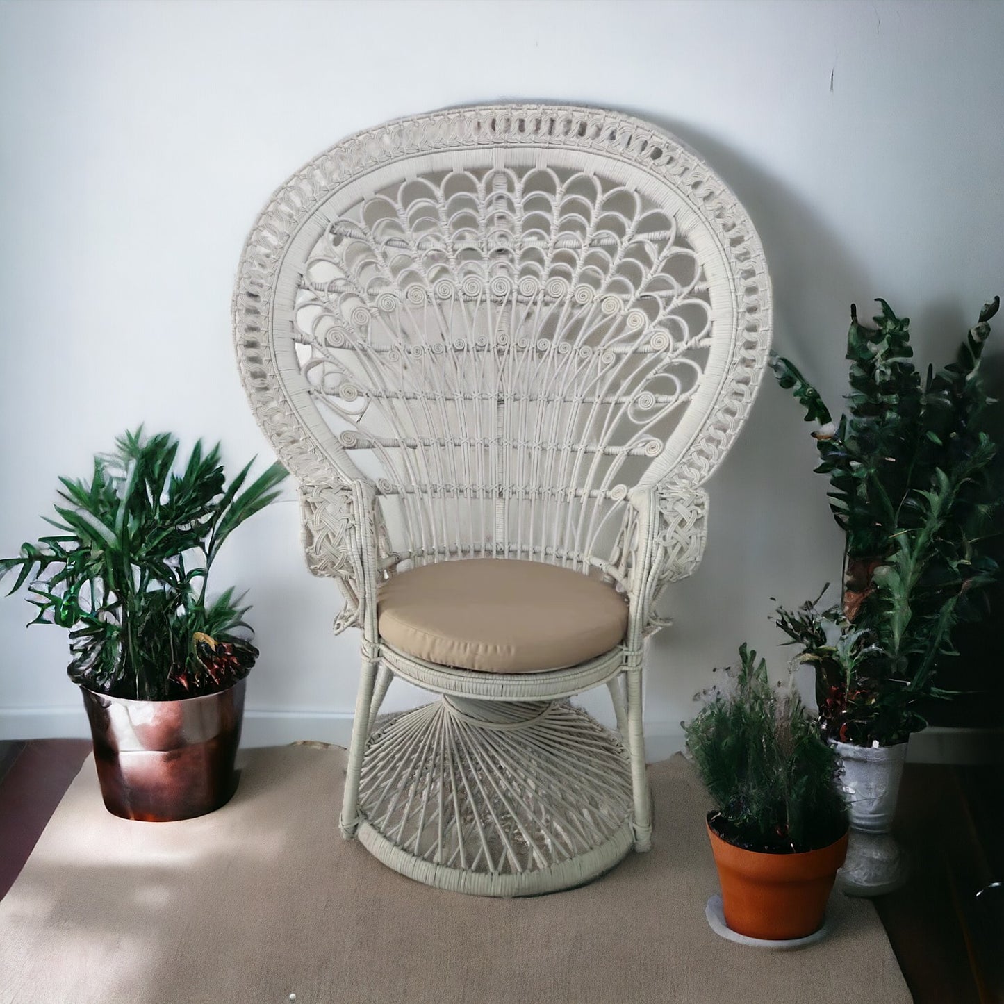 GRAND PEACOCK Rattan Chair | White