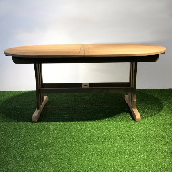 Expandable teak table oval