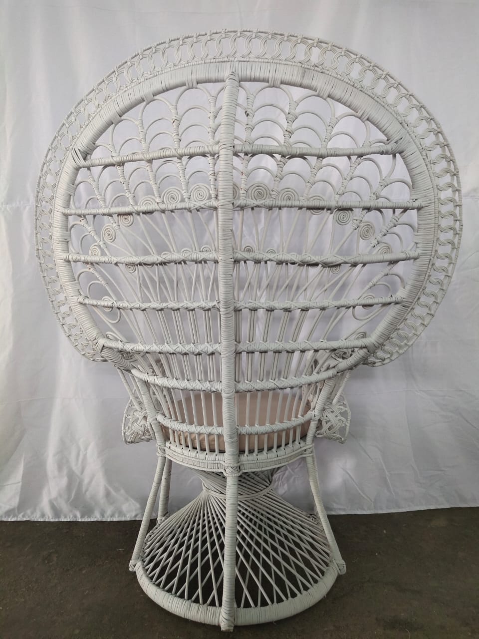 GRAND PEACOCK Rattan Chair | White